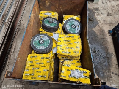 Approx 200 Flexovit General Purpose 7mm Grinding Discs and Steel Stillage - 5
