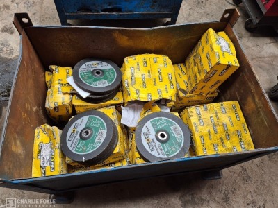 Approx 200 Flexovit General Purpose 7mm Grinding Discs and Steel Stillage - 7