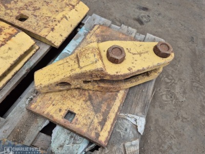10 x Misc Cutting Edges & 2 x Bucket Teeth Brackets - 4
