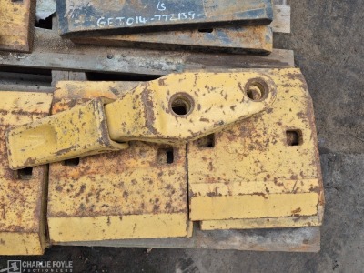 10 x Misc Cutting Edges & 2 x Bucket Teeth Brackets - 5