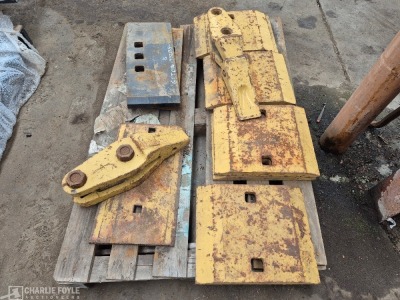 10 x Misc Cutting Edges & 2 x Bucket Teeth Brackets - 7