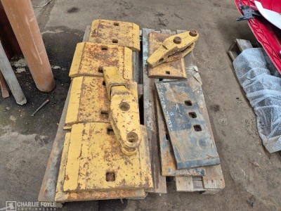 10 x Misc Cutting Edges & 2 x Bucket Teeth Brackets - 8
