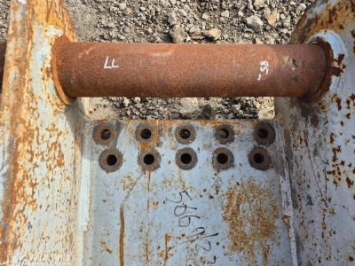 Head Stock, 90mm Pins, Internal Width 445mm - 8