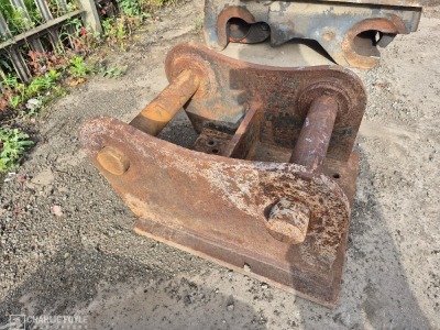 Head Stock, 90mm Pins, Internal Width 460mm - 2