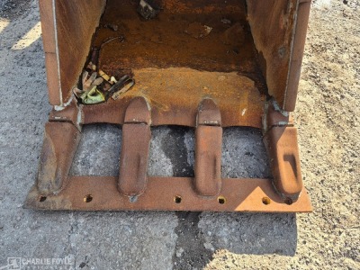 Strickland 900mm Digging Bucket, 85 mm Pins - 3