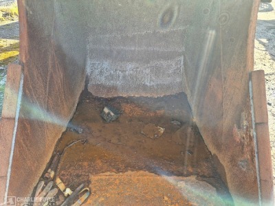 Strickland 900mm Digging Bucket, 85 mm Pins - 4