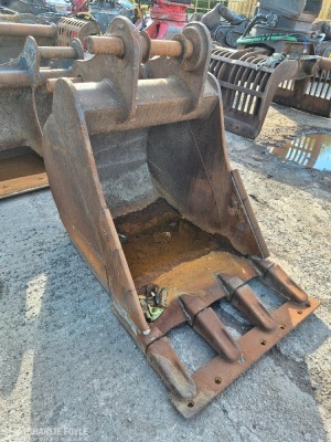 Strickland 900mm Digging Bucket, 85 mm Pins - 6