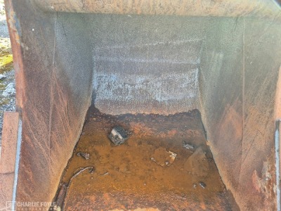 Strickland 900mm Digging Bucket, 85 mm Pins - 8