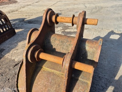 Strickland 900mm Digging Bucket, 85 mm Pins - 10