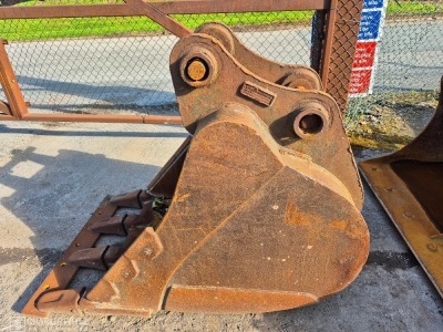 Strickland 900mm Digging Bucket, 85 mm Pins - 12
