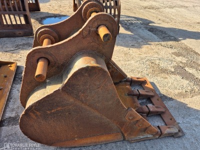 Strickland 900mm Digging Bucket, 85 mm Pins - 13