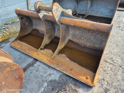 2100mm Ditching Bucket, 80 mm Pins