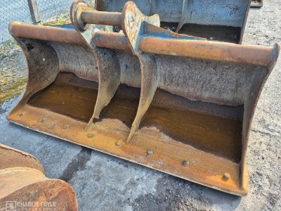 2100mm Ditching Bucket, 80 mm Pins - 2