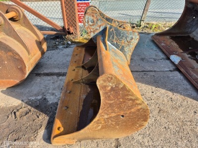 2100mm Ditching Bucket, 80 mm Pins - 10