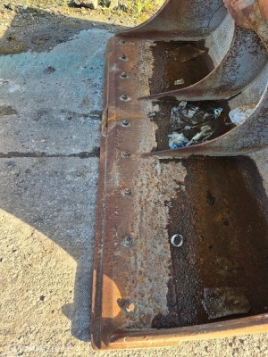 2400mm Ditching Bucket, 90 mm Pins - 2