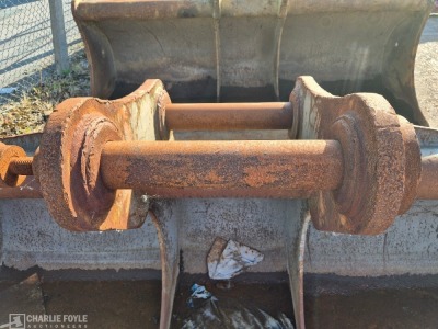 2400mm Ditching Bucket, 90 mm Pins - 3