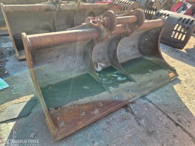 2400mm Ditching Bucket, 90 mm Pins - 5
