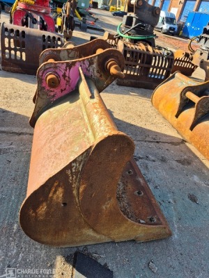 2400mm Ditching Bucket, 90 mm Pins - 6