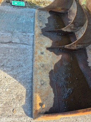 2700mm Ditching Bucket, 100 mm Pins - 2