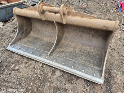 Strickland 2400mm Ditching Bucket, 90mm Pins