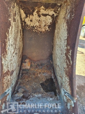 600mm Digging Bucket, 80mm Pins - 4