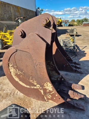 600mm Digging Bucket, 80mm Pins - 6