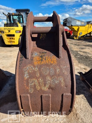 600mm Digging Bucket, 80mm Pins - 8