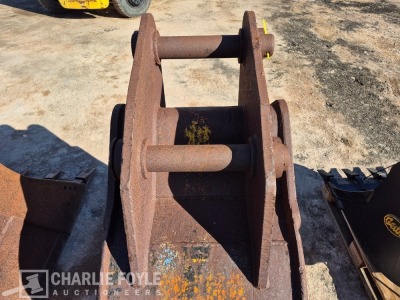 600mm Digging Bucket, 80mm Pins - 9