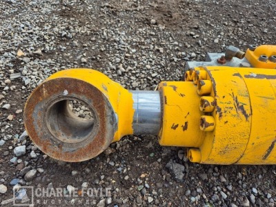 JCB JS130 Boom To Dipper Ram - 5
