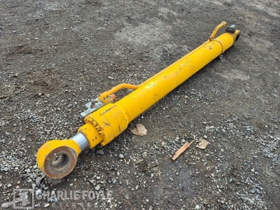 JCB JS130 Boom To Dipper Ram - 6