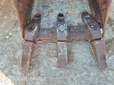660mm Digging Bucket, 80mm Pins - 3