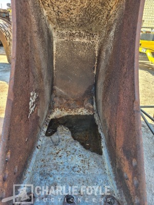 660mm Digging Bucket, 80mm Pins - 4