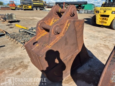 660mm Digging Bucket, 80mm Pins - 7