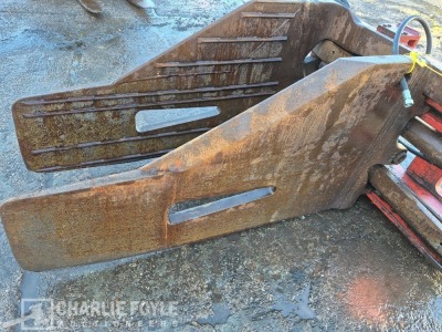 Bolzoni 5000kg Hydraulic Bale Grab Forklift Attachment - 2