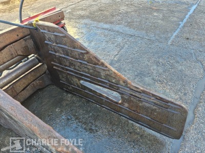 Bolzoni 5000kg Hydraulic Bale Grab Forklift Attachment - 5