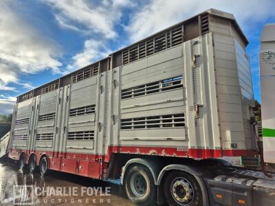 2018 Pezzaioli Trixaxle 3 Deck Livestock Trailer